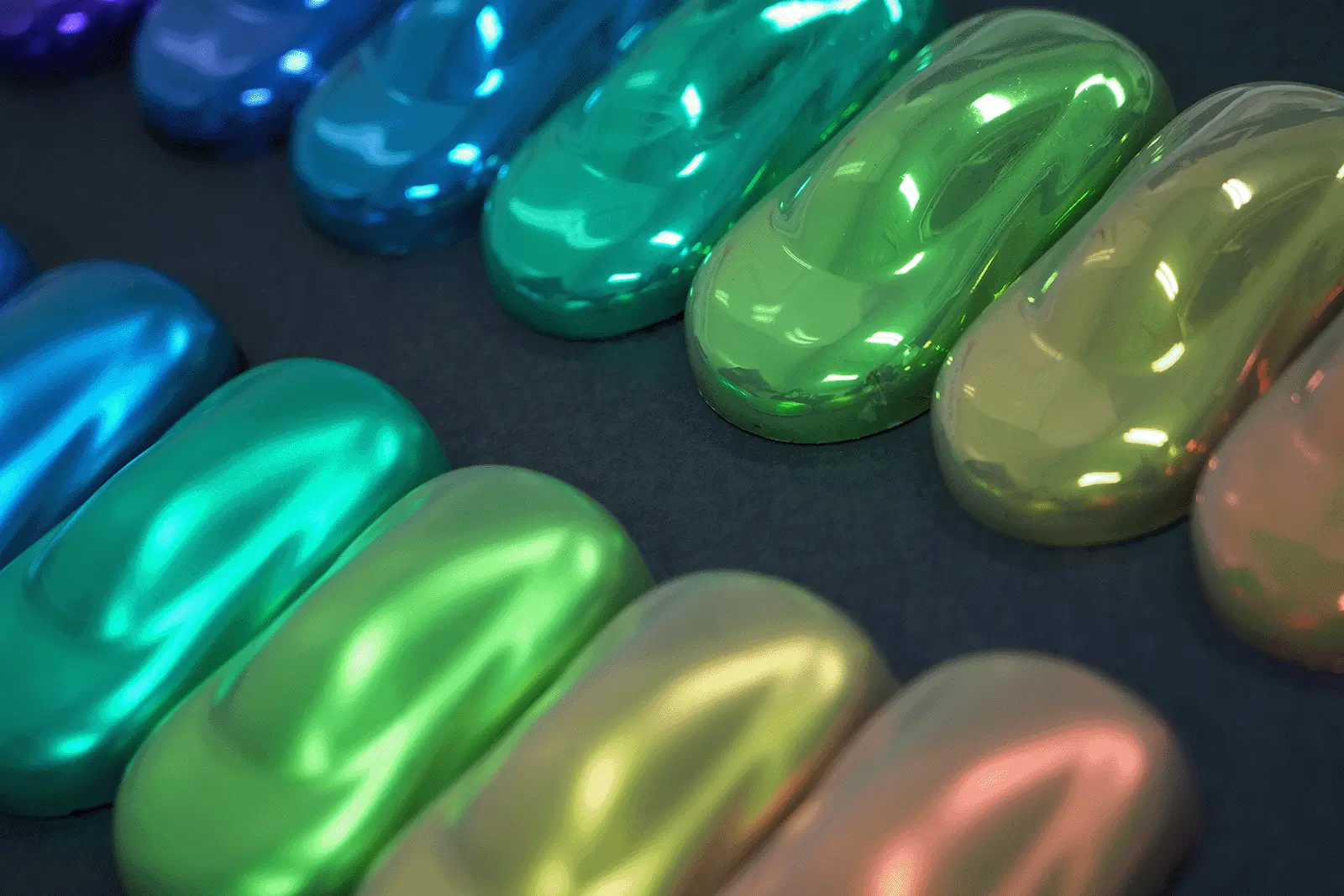 Silicon Nanospheres Gave 3D Objects Glossy Colour Without Pigment