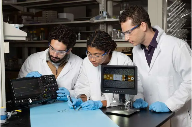 Tiny Implants Used Body Tissue to Coordinate a Rat’s Limbs