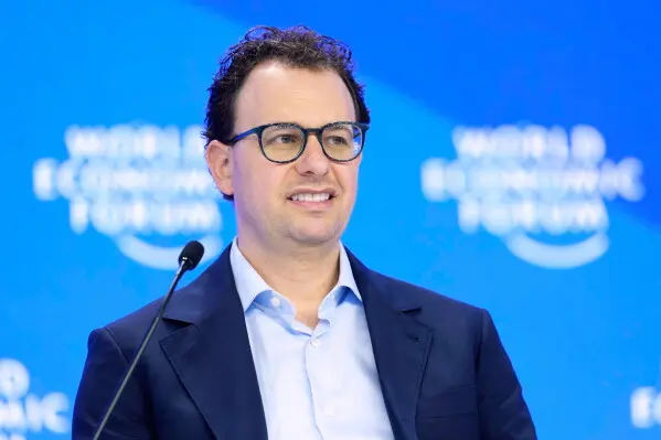 أنثروبيك تكشف أربع حالات خروج من بيئات الاختبار وتوقفاً تدريبياً لأكثر من شهر
